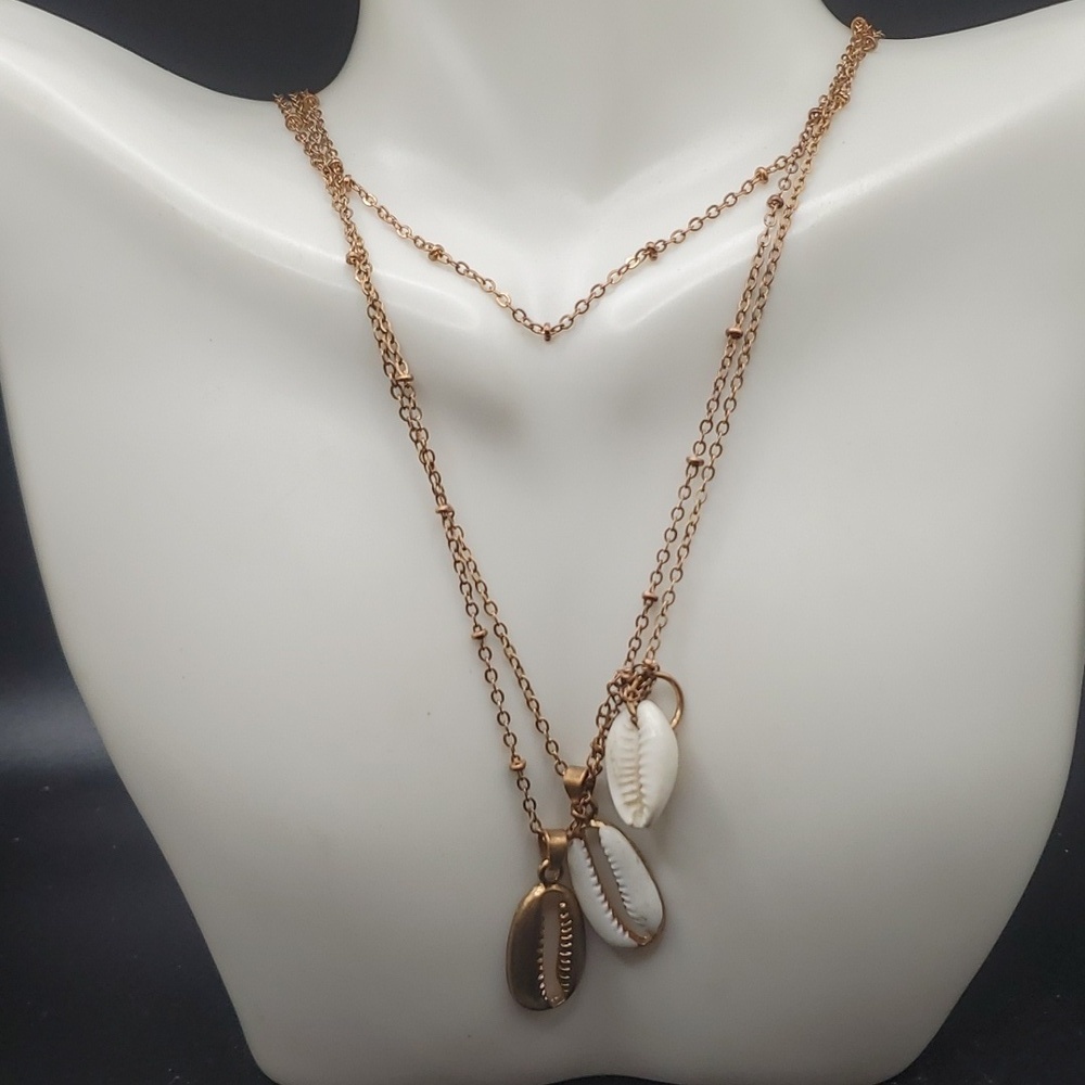 N3027 Gypsy core cowrie shell golden laced necklace